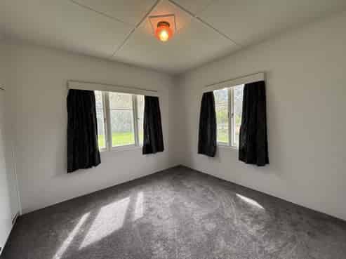 33 Burns Street, Tawhero