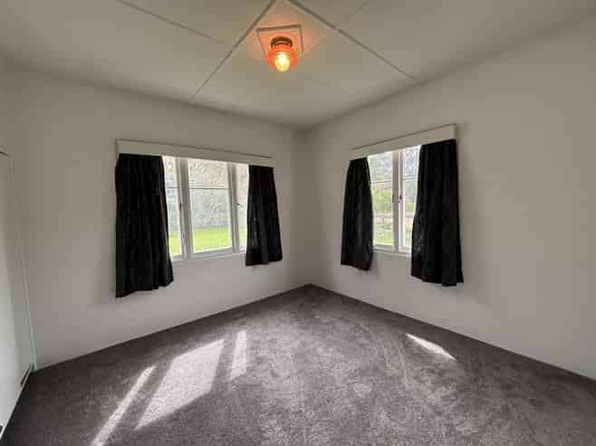 33 Burns Street, Tawhero