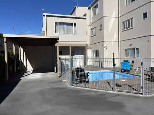 9/208 Lake Terrace, Waipahihi