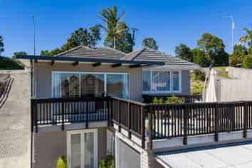 273 Hillsborough Road, Hillsborough