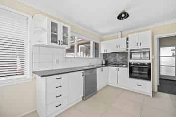 273 Hillsborough Road, Hillsborough