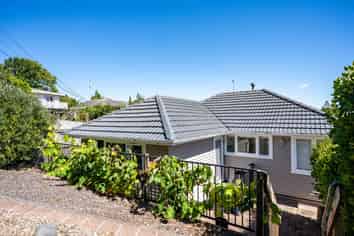 273 Hillsborough Road, Hillsborough