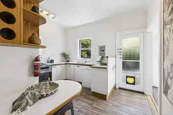 24 Hungerford Road, Lyall Bay