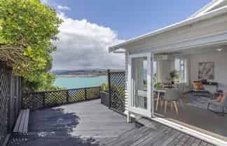 24 Hungerford Road, Lyall Bay