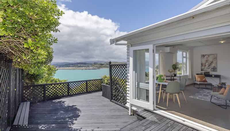 24 Hungerford Road, Lyall Bay