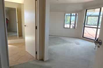 5 Queen Natalie Place, Massey