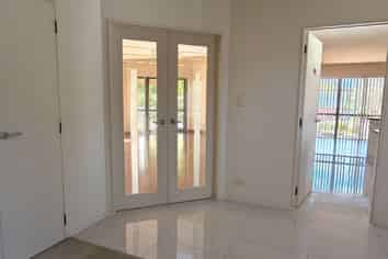 5 Queen Natalie Place, Massey