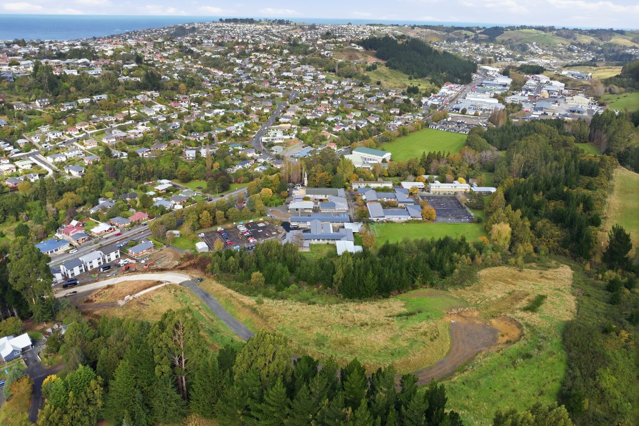 Opportunity Meets Infrastructure in Dunedin - Więcej