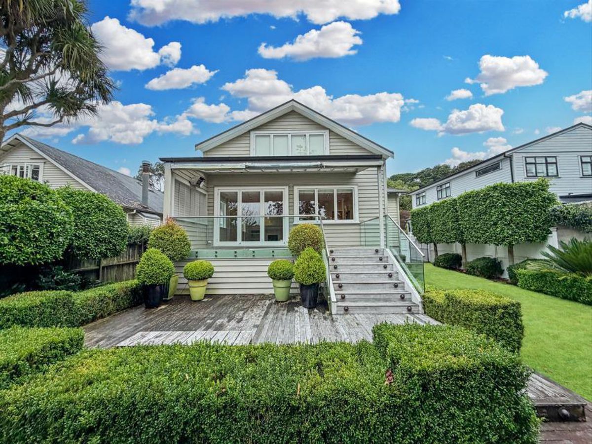 Exceptional 3-Bedroom, 3-Bathroom Home, Mount Eden