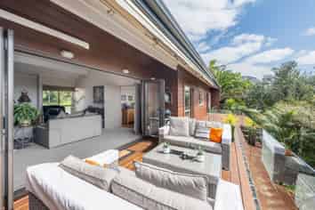 47 Haseler Crescent, Mellons Bay