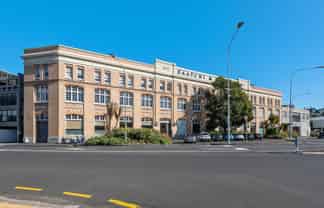 Boutique Character Office