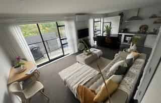 11 Ara Patukawenga, Tawa