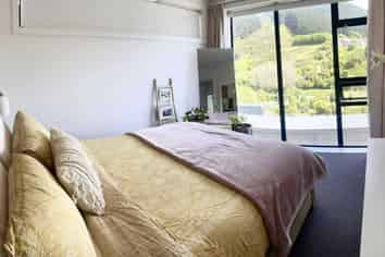 11 Ara Patukawenga, Tawa