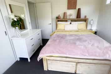 11 Ara Patukawenga, Tawa