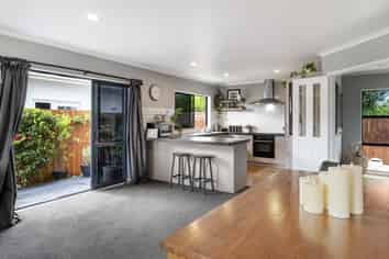 91 Solomon Street, Brookfield