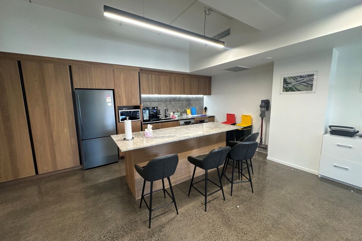 High Quality Fitted Space - Vista 2
