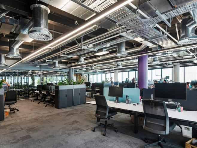 MODERN OFFICE WITH SIGNAGE & 20+ PARKS