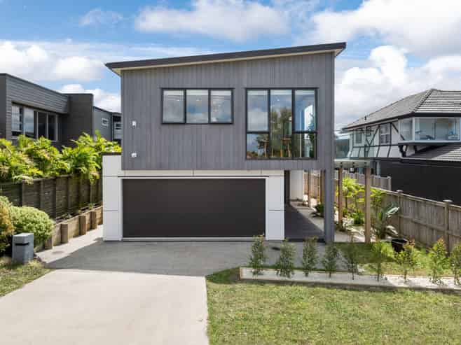 43 Knights Road, Rothesay Bay