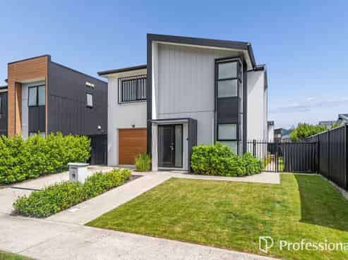 4 Aston Crescent, Trentham