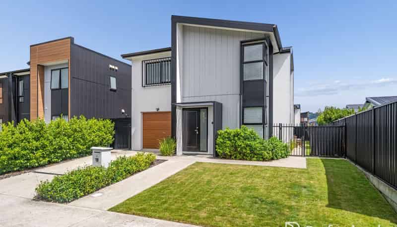 4 Aston Crescent, Trentham