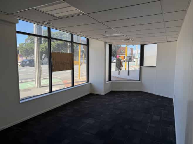 Ground floor Riddiford Street retail or office