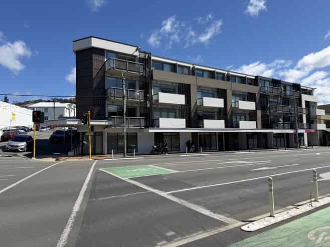 Ground floor Riddiford Street retail or office