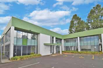 STANDALONE OFFICE WITH ON-SITE PARKING
