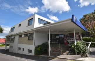 STANDALONE OFFICE WITH ON-SITE PARKING
