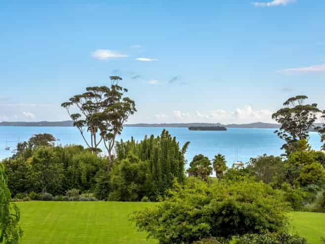 247 Broomfields Road, Whitford