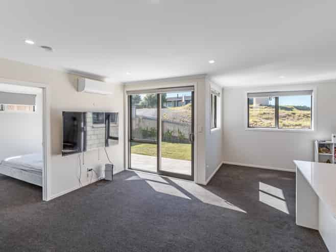 75 Waruhia Crescent, Rototuna North