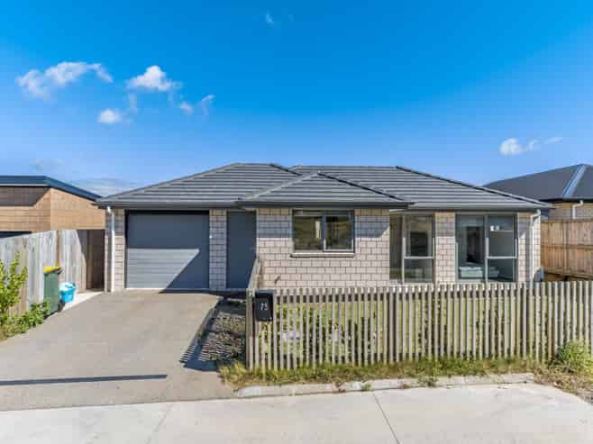 75 Waruhia Crescent, Rototuna North