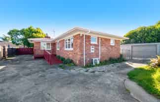 2/11 Don Street, Papakura