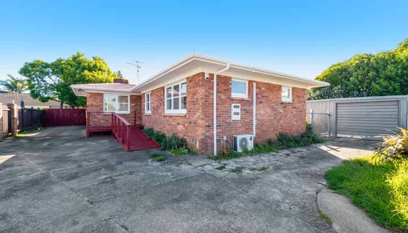 2/11 Don Street, Papakura