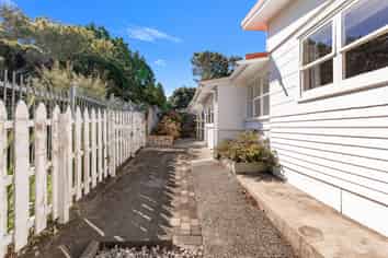21 St Leonards Road, Kelston
