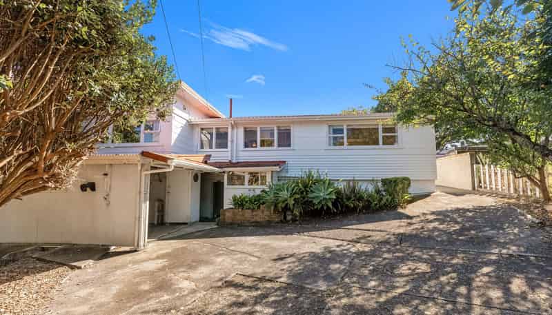21 St Leonards Road, Kelston