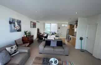 1J/1C Queen Mary Ave, Epsom