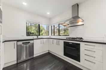 83B Chivalry Road, Glenfield