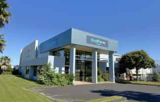 Discounted rent, highly visible offices