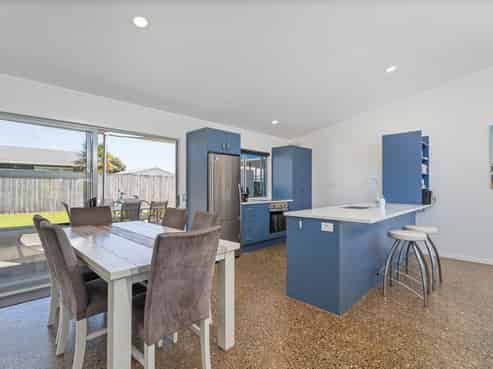 113 Sands Crescent, Matarangi