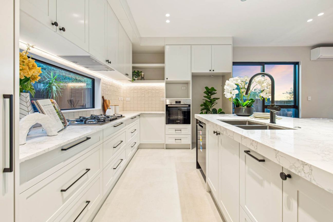 Sea Views & Macleans College Zone - Vista 6
