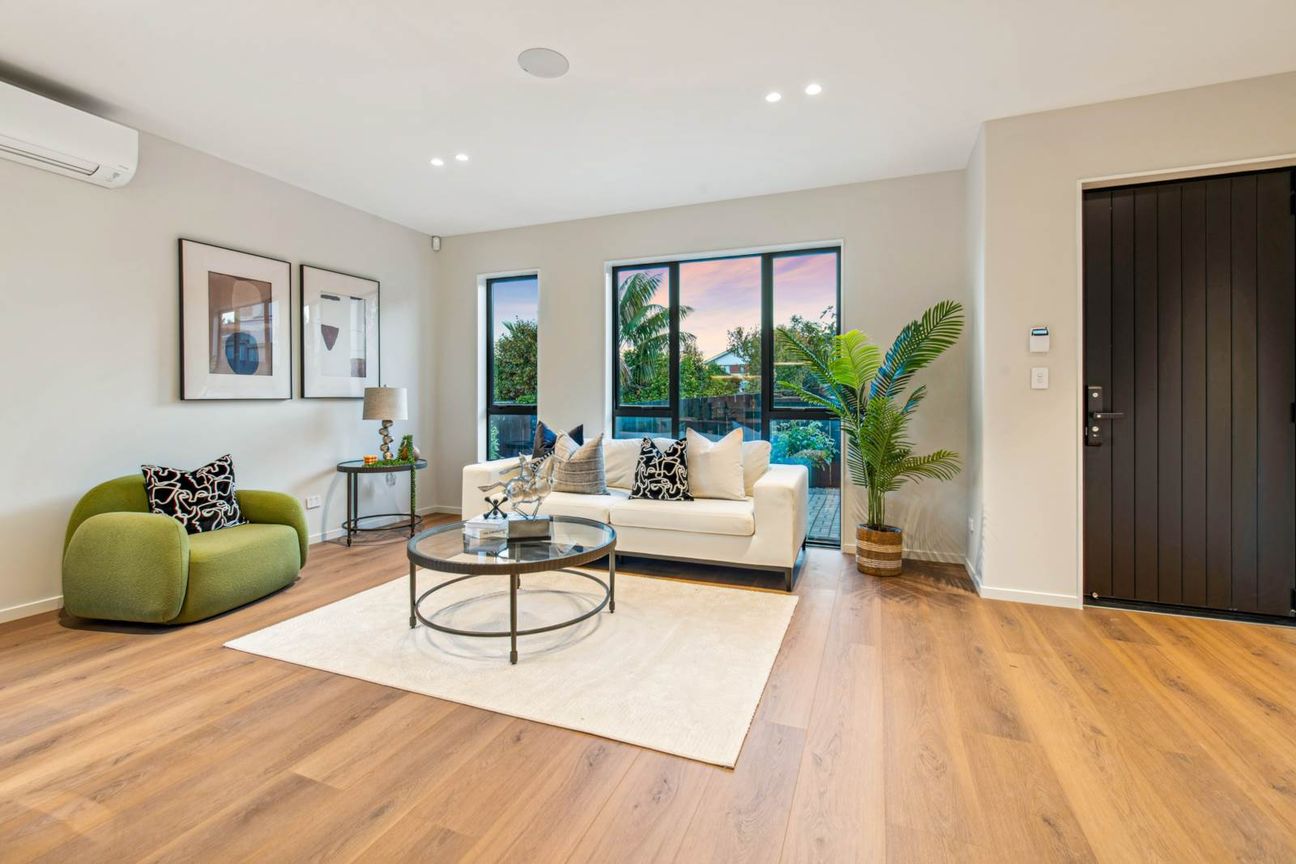Sea Views & Macleans College Zone - Vista 2
