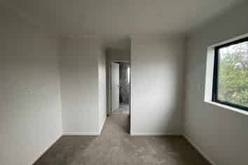 8D Minaret Drive, Bucklands Beach