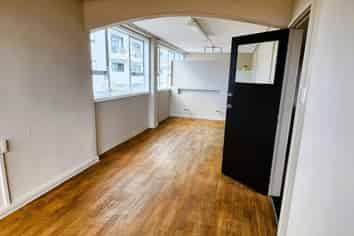 Howick Village Salon or Beauty Space | 36 m2