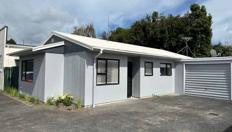 2/22 Great South Road, Papakura