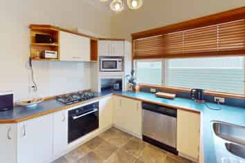 16 Nikau Street, Takaro