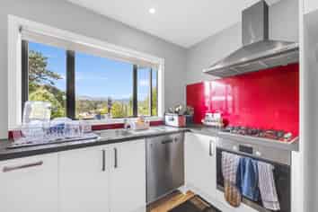 28 Sunstone Crescent, Brown Owl