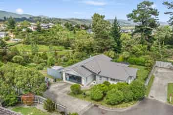 28 Sunstone Crescent, Brown Owl