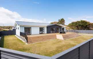 52 Hunia Terrace, Himatangi Beach