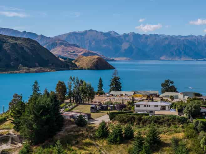 17 Parry Crescent, Lake Hawea