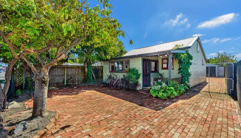 437 Ferry Road, Woolston